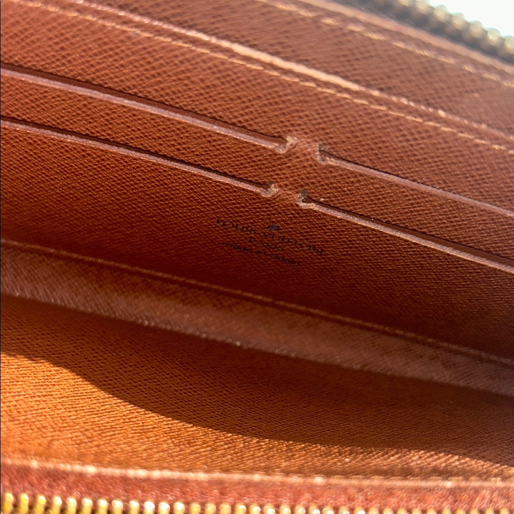 Louis Vuitton Zippy Wallet - Picture 9 of 11